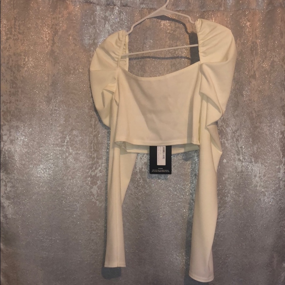 Whit crop blouse